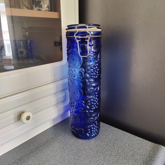 Vintage (80s or 90s) tall Cobalt Blue 💙 Glass Canister with hinged lid - Picture 12 of 14